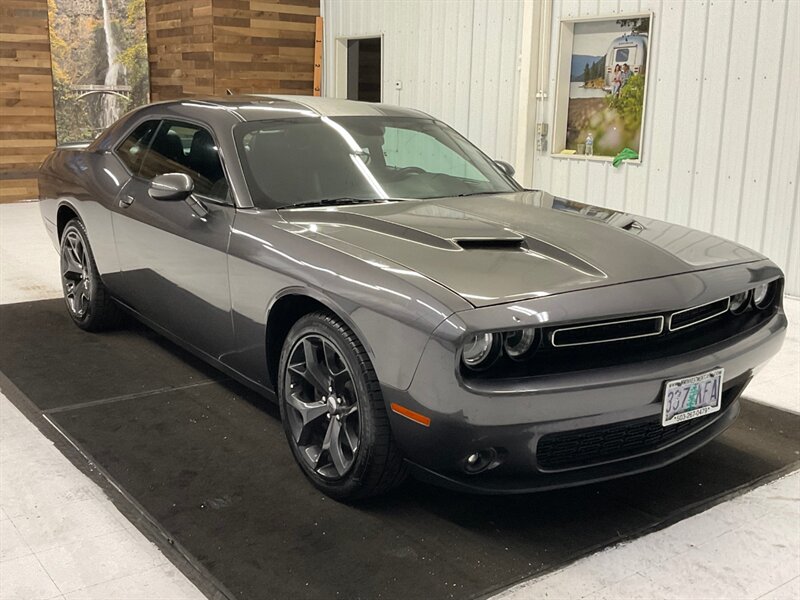 2017 Dodge Challenger SXT Plus Coupe 2Dr/3.6L V6 / Leather/40K MILES  / Heated & Ventilated Leather Seats / Backup Camera / Remote Start / Blind Spot Alert - Photo 2 - Gladstone, OR 97027