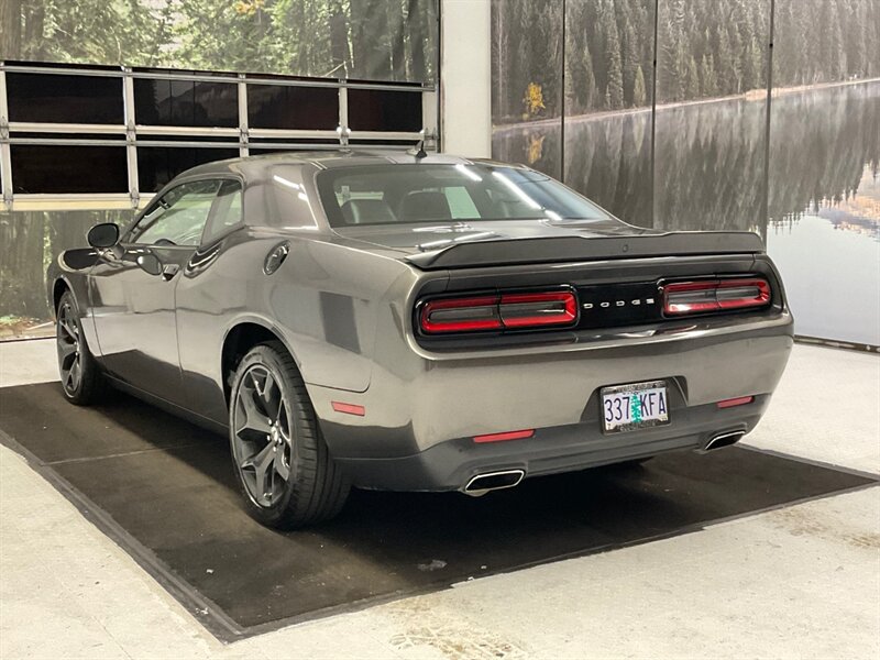 2017 Dodge Challenger SXT Plus Coupe 2Dr/3.6L V6 / Leather/40K MILES  / Heated & Ventilated Leather Seats / Backup Camera / Remote Start / Blind Spot Alert - Photo 7 - Gladstone, OR 97027