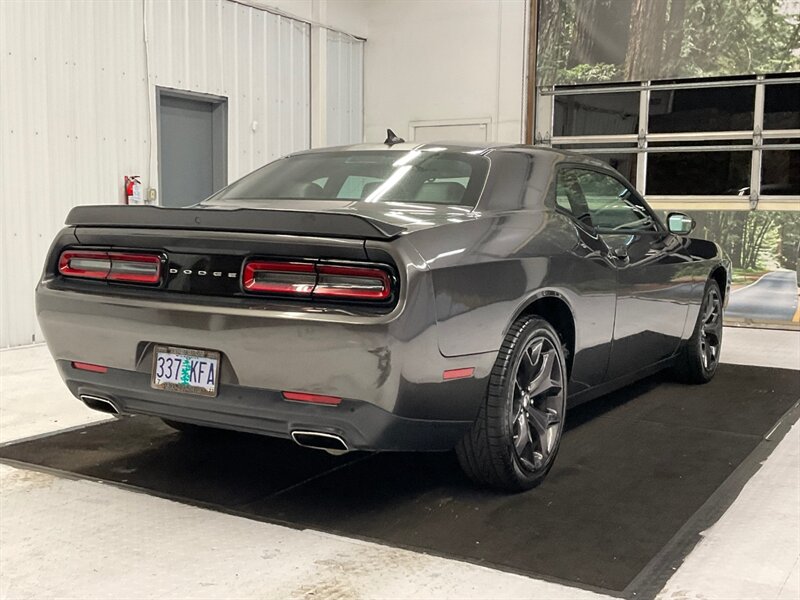 2017 Dodge Challenger SXT Plus Coupe 2Dr/3.6L V6 / Leather/40K MILES  / Heated & Ventilated Leather Seats / Backup Camera / Remote Start / Blind Spot Alert - Photo 8 - Gladstone, OR 97027