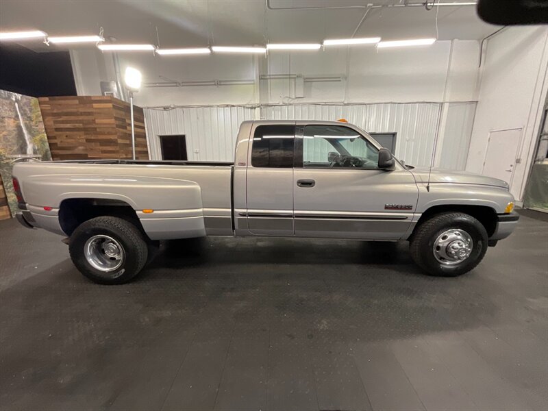 2000 Dodge Ram 3500 Laramie / 2WD / 5.9L   - Photo 4 - Gladstone, OR 97027