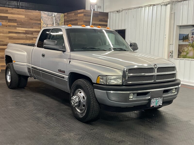 2000 Dodge Ram 3500 Laramie / 2WD / 5.9L   - Photo 2 - Gladstone, OR 97027