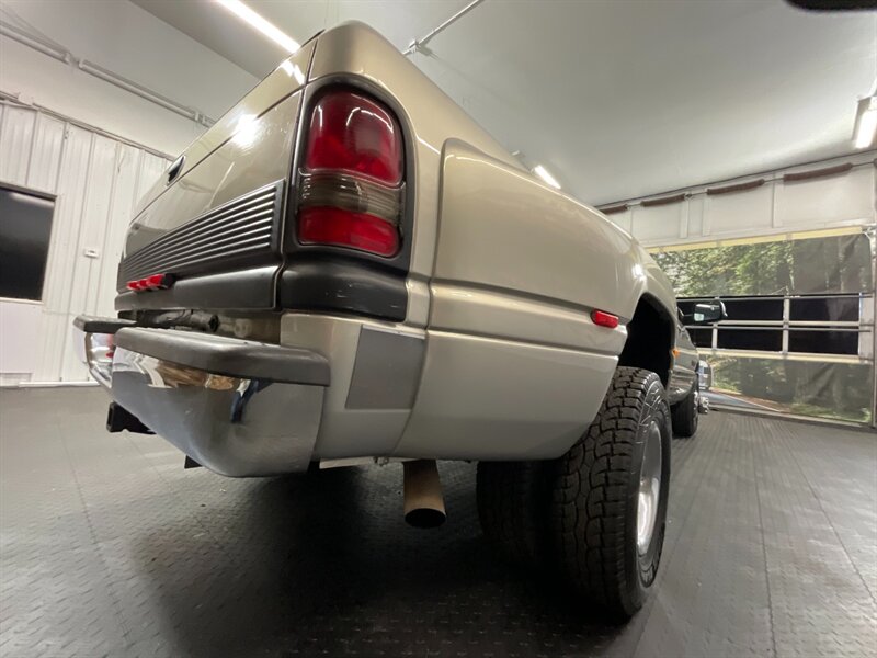 2000 Dodge Ram 3500 Laramie / 2WD / 5.9L   - Photo 12 - Gladstone, OR 97027