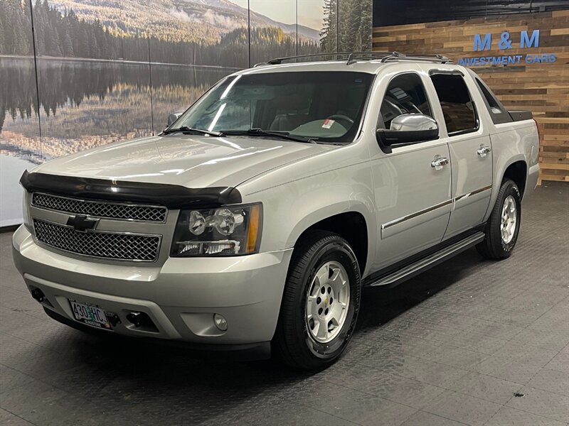 2010 Chevrolet Avalanche LTZ Sport Utility Pickup / 4X4 / Leather / CLEAN  NEW TIRES / HEATED SEATS / NEW TIRES - Photo 1 - Gladstone, OR 97027