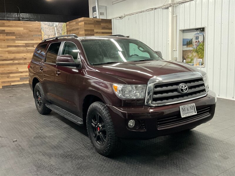 2014 Toyota Sequoia SR5 Premium Pkg 4X4 / Navi & Camera / Heated Leath  BRAND NEW WHEELS & TIRES / 3RD ROW SEAT / Excel Cond - Photo 2 - Gladstone, OR 97027