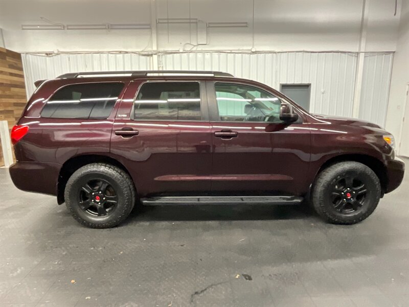 2014 Toyota Sequoia SR5 Premium Pkg 4X4 / Navi & Camera / Heated Leath  BRAND NEW WHEELS & TIRES / 3RD ROW SEAT / Excel Cond - Photo 4 - Gladstone, OR 97027