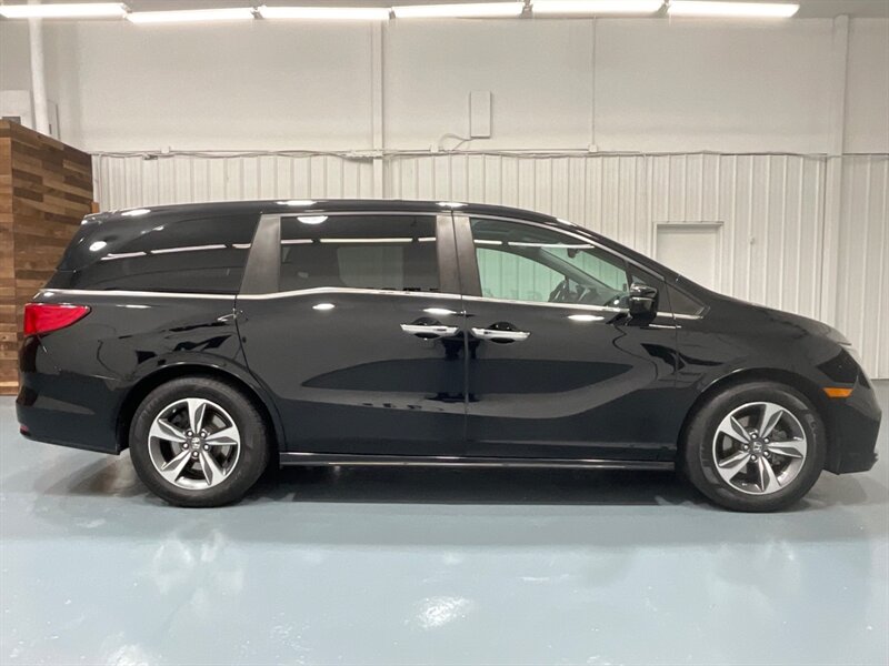2018 Honda Odyssey Touring photo 4