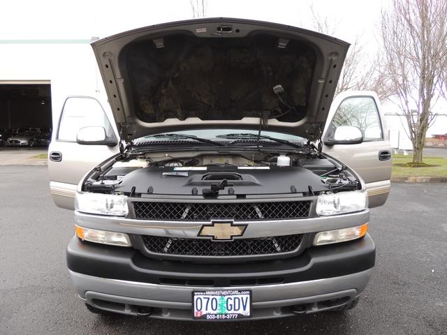 2001 Chevrolet Silverado 2500 LS 4dr Extended Cab LS / 4X4 / 8.1Liter 8Cyl   - Photo 30 - Portland, OR 97217