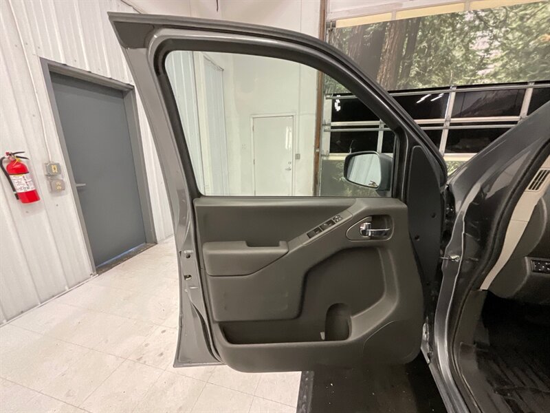 2018 Nissan Frontier 4x4 PRO-4X Crew Cab / Navi & Camera / 53K Miles  / LOCAL OREGON TRUCK / RUST FREE / DIFFERENTIAL LOCKS - Photo 33 - Gladstone, OR 97027