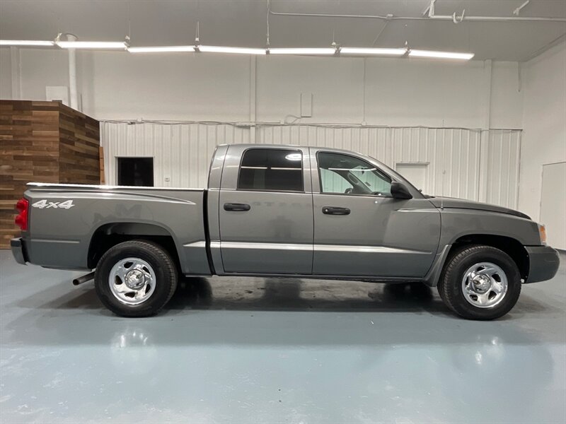 2006 Dodge Dakota Quad Cab 4X4 / 3.7L V6 / LOCAL TRUCK / ZERO RUST   - Photo 4 - Gladstone, OR 97027