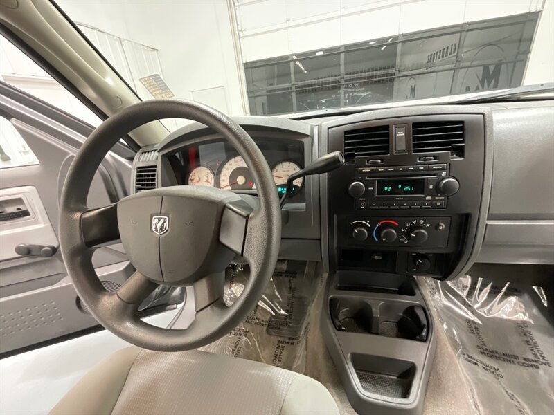 2006 Dodge Dakota Quad Cab 4X4 / 3.7L V6 / LOCAL TRUCK / ZERO RUST   - Photo 17 - Gladstone, OR 97027