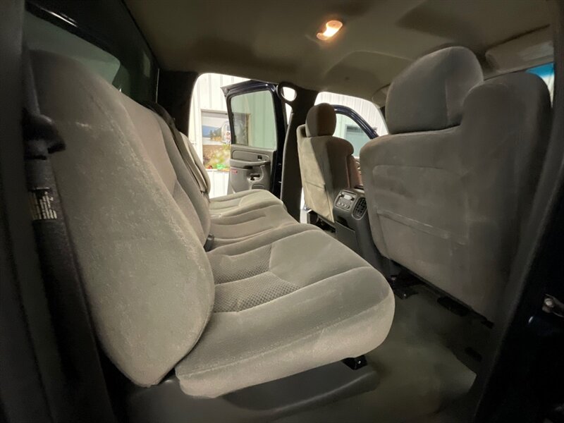 2006 Chevrolet Silverado 2500 LT Crew Cab 4X4 / 6.6L DIESEL /LBZ MOTOR/LONG BED  LOCAL TRUCK / RUST FREE / LIFTED w/ NEW WHEELS & TIRES / ONLY 127,000 MILES - Photo 16 - Gladstone, OR 97027