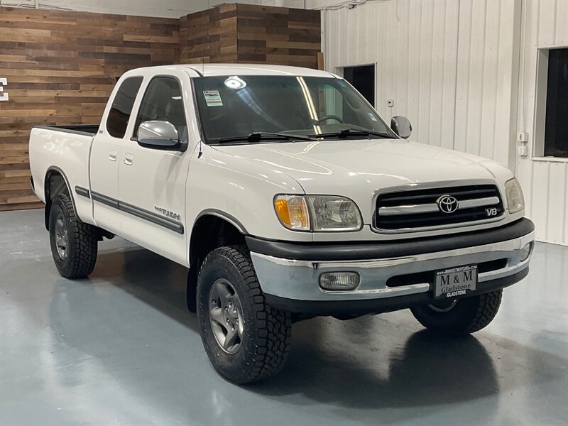 2000 Toyota Tundra SR5 Extended Cab 4X4 / 4.7L V8 / NEW TIRES LIFTED / ZERO RUST - Photo 2 - Gladstone, OR 97027