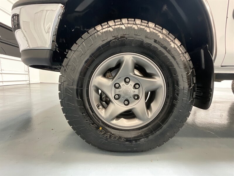 2000 Toyota Tundra SR5 Extended Cab 4X4 / 4.7L V8 / NEW TIRES LIFTED / ZERO RUST - Photo 22 - Gladstone, OR 97027