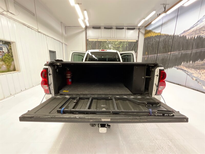 2006 Chevrolet Silverado 2500 LT Crew Cab 4X4 / 6.6L DIESEL /ALLISON / LBZ MOTOR  / 1-OWNER LOCAL / 119K MILES - Photo 12 - Gladstone, OR 97027