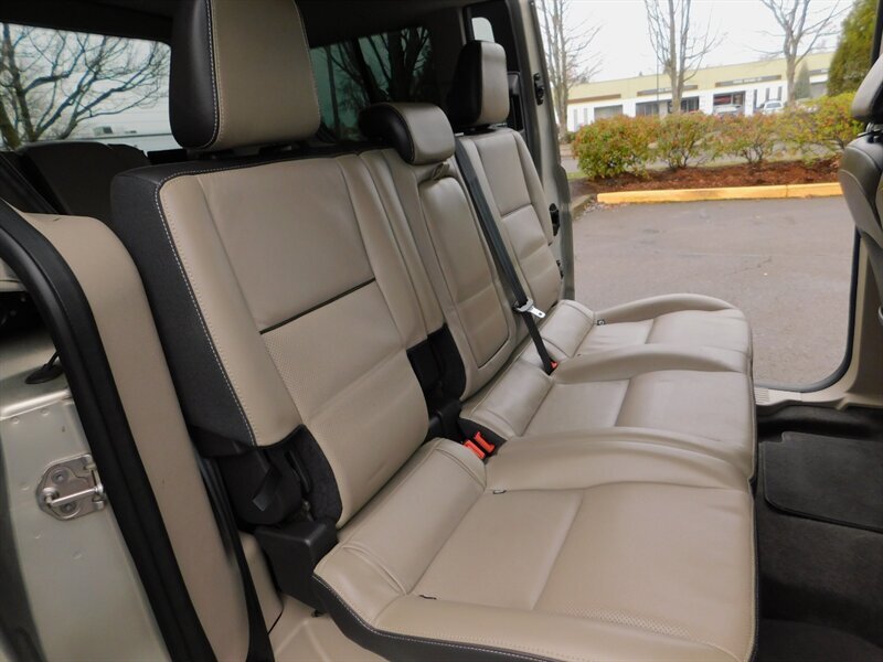 2014 Ford Transit Connect Titanium LWB Passenger Van / 3RD ROW / 45,000 MILE   - Photo 17 - Portland, OR 97217