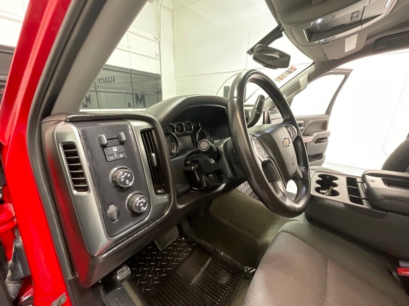 2015 Chevrolet Silverado 1500 LT Crew Cab 4X4 / 5.3L V8 / 1-OWNER LOCAL  / 6.5 FT BED - Photo 11 - Gladstone, OR 97027