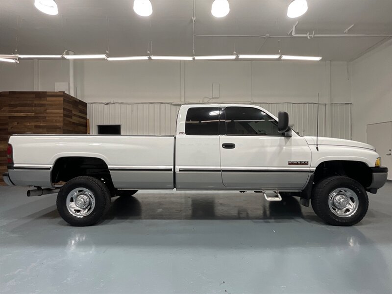 1997 Dodge Ram 2500 Laramie SLT 4X4 / 5.9L CUMMINS DIESEL 12-VALVE  / LOCAL w. ZERO RUST / 146K MILES - Photo 4 - Gladstone, OR 97027