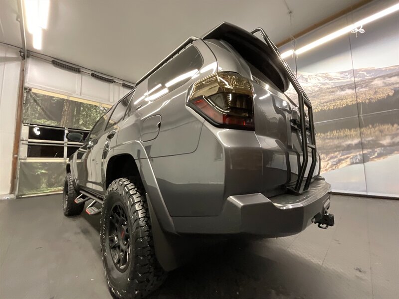 2019 Toyota 4Runner SR5 Premium 4X4 / 3RD ROW SEAT / CUSTOM LIFTED  NEW SUSPENSION LIFT KIT + NEW BF GOODRICH TIRES + NEW TRD WHEELS + NEW LUGGAGE RACK / 1-OWNER LOCAL - Photo 11 - Gladstone, OR 97027