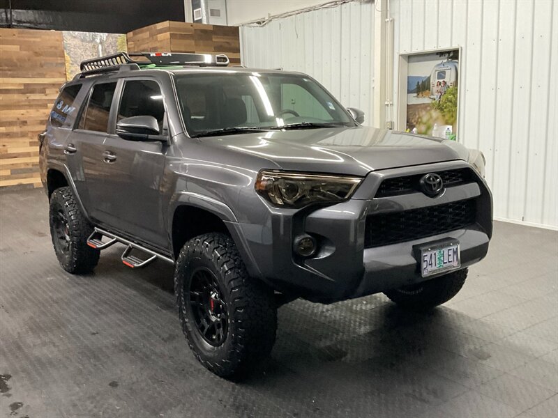 2019 Toyota 4Runner SR5 Premium 4X4 / 3RD ROW SEAT / CUSTOM LIFTED  NEW SUSPENSION LIFT KIT + NEW BF GOODRICH TIRES + NEW TRD WHEELS + NEW LUGGAGE RACK / 1-OWNER LOCAL - Photo 2 - Gladstone, OR 97027