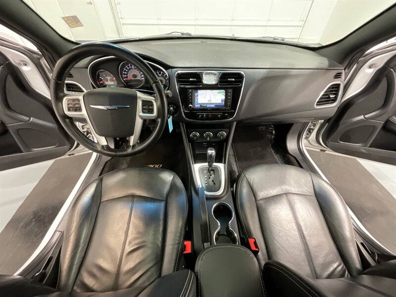 2012 Chrysler 200 Series Limited Sedan / V6 / Leather Navigation Sunroof   - Photo 41 - Gladstone, OR 97027