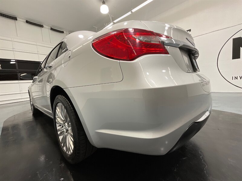 2012 Chrysler 200 Series Limited Sedan / V6 / Leather Navigation Sunroof   - Photo 38 - Gladstone, OR 97027