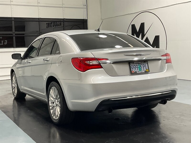 2012 Chrysler 200 Series Limited Sedan / V6 / Leather Navigation Sunroof   - Photo 9 - Gladstone, OR 97027