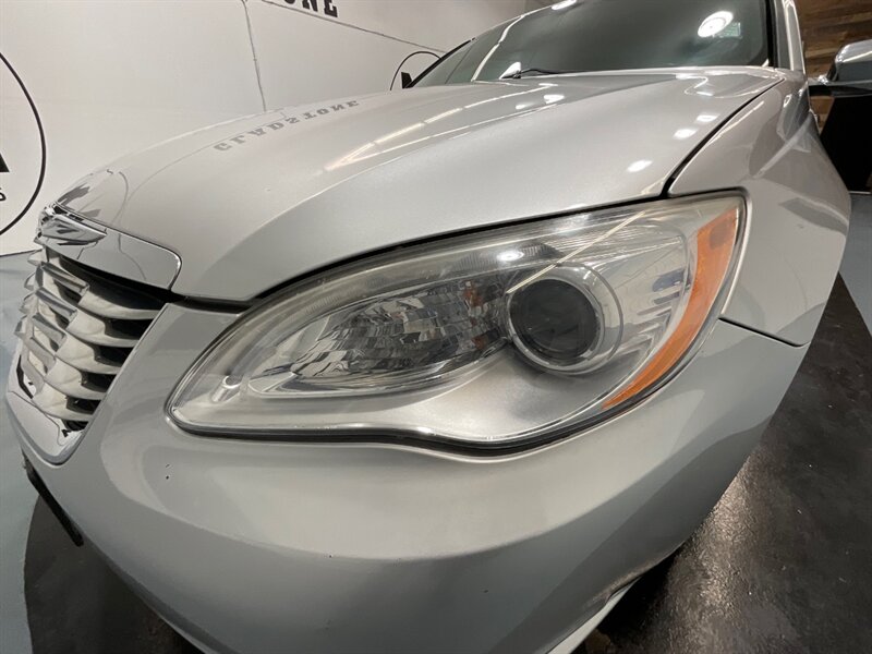 2012 Chrysler 200 Series Limited Sedan / V6 / Leather Navigation Sunroof   - Photo 27 - Gladstone, OR 97027