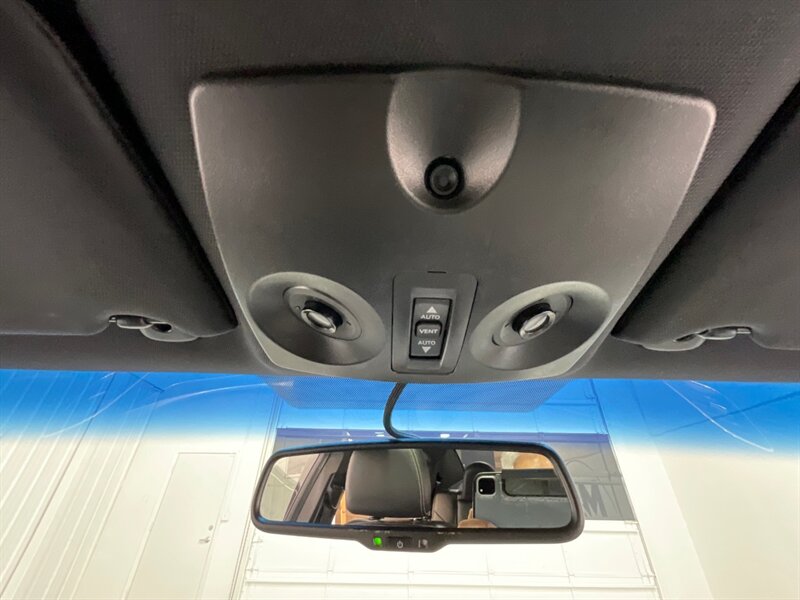 2012 Chrysler 200 Series Limited Sedan / V6 / Leather Navigation Sunroof   - Photo 44 - Gladstone, OR 97027