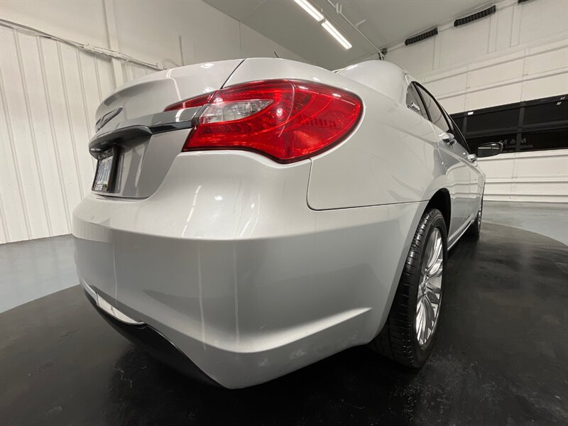 2012 Chrysler 200 Series Limited Sedan / V6 / Leather Navigation Sunroof   - Photo 37 - Gladstone, OR 97027