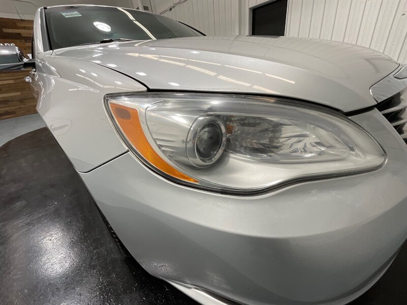 2012 Chrysler 200 Series Limited Sedan / V6 / Leather Navigation Sunroof   - Photo 26 - Gladstone, OR 97027