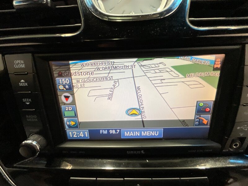 2012 Chrysler 200 Series Limited Sedan / V6 / Leather Navigation Sunroof   - Photo 19 - Gladstone, OR 97027