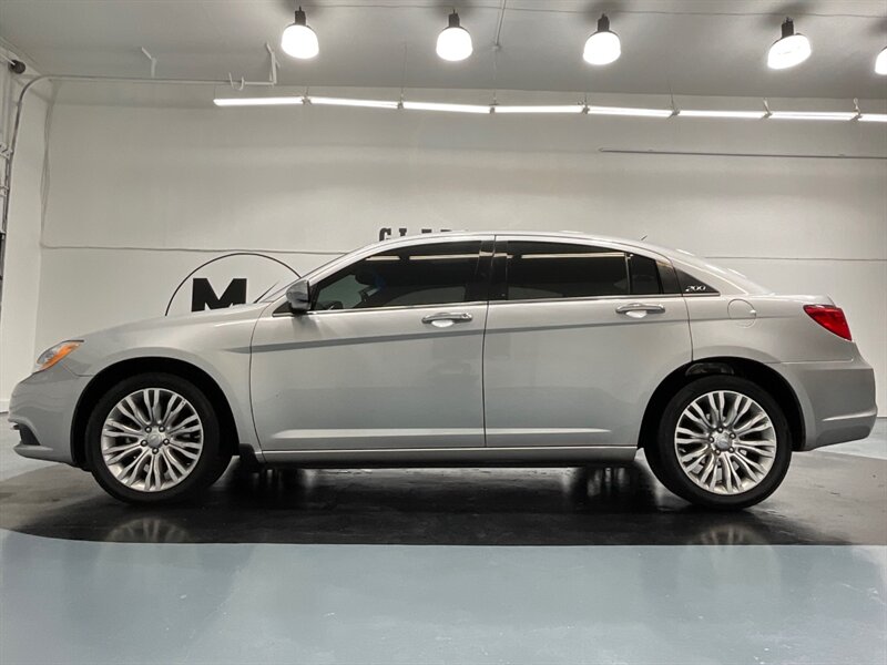 2012 Chrysler 200 Series Limited Sedan / V6 / Leather Navigation Sunroof   - Photo 3 - Gladstone, OR 97027