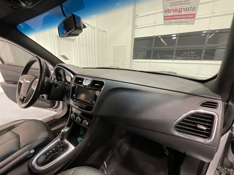 2012 Chrysler 200 Series Limited Sedan / V6 / Leather Navigation Sunroof   - Photo 16 - Gladstone, OR 97027