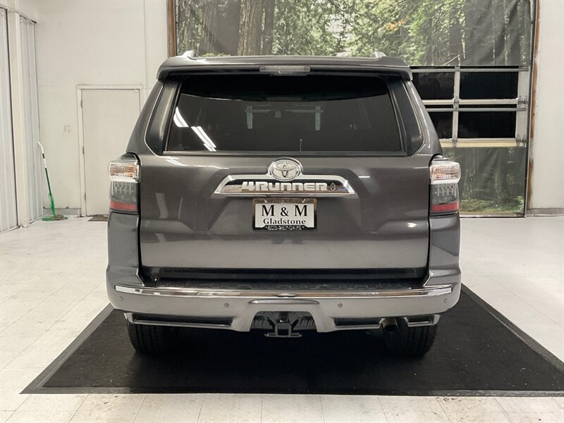 2016 Toyota 4Runner Limited 4X4 / 3RD ROW SEAT / 1-OWNER / LOADED  / Leather , Heated & Cooled Seats / Sunroof / Navigation / SHARP & CLEAN !! - Photo 6 - Gladstone, OR 97027