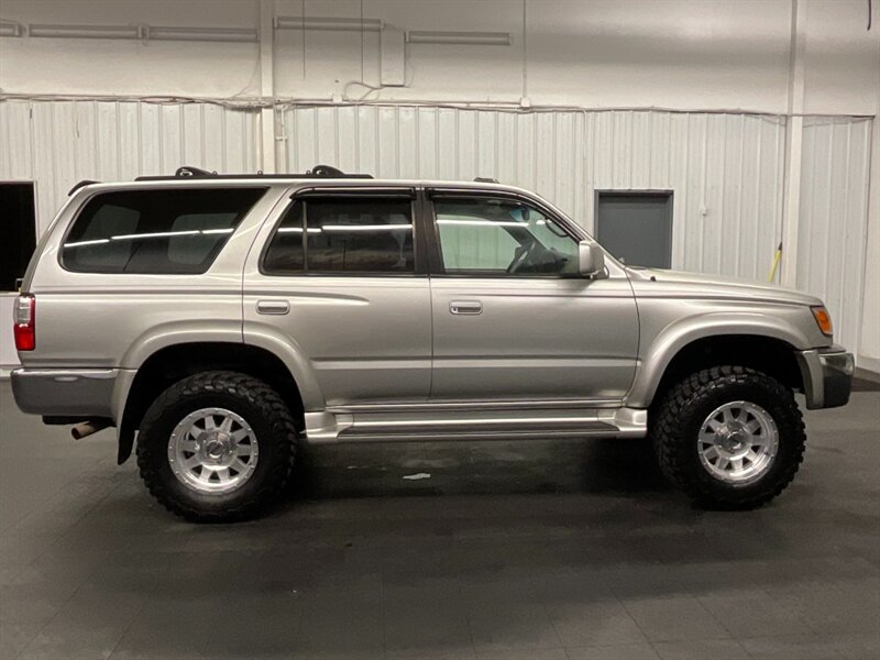 2002 Toyota 4Runner SR5 V6 4X4 / Leather   - Photo 4 - Gladstone, OR 97027