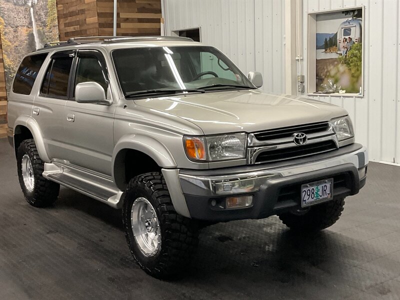 2002 Toyota 4Runner SR5 V6 4X4 / Leather   - Photo 2 - Gladstone, OR 97027