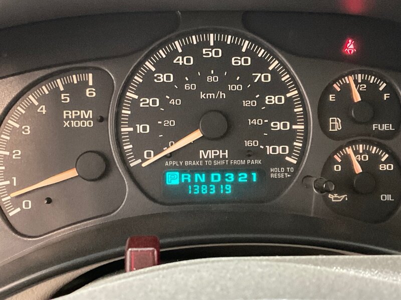 2002 Chevrolet Suburban 2500 LT 4X4 / 8.1L V8 / Leather / NEW TIRES / Sunroof / Heated Seats / 3RD ROW SEAT / ZERO RUST - Photo 50 - Gladstone, OR 97027