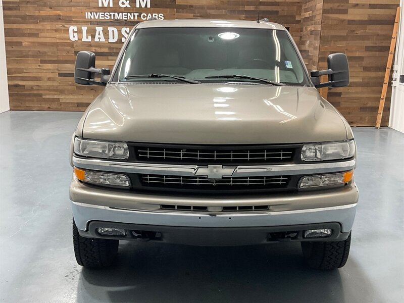 2002 Chevrolet Suburban 2500 LT 4X4 / 8.1L V8 / Leather / NEW TIRES / Sunroof / Heated Seats / 3RD ROW SEAT / ZERO RUST - Photo 5 - Gladstone, OR 97027