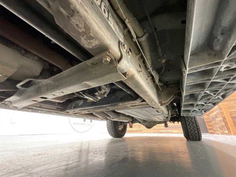 2002 Chevrolet Suburban 2500 LT 4X4 / 8.1L V8 / Leather / NEW TIRES / Sunroof / Heated Seats / 3RD ROW SEAT / ZERO RUST - Photo 49 - Gladstone, OR 97027