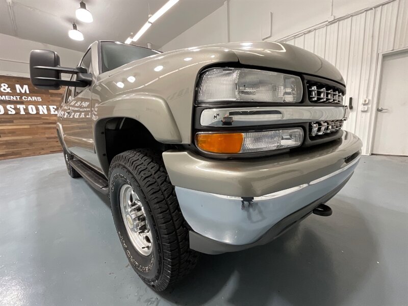 2002 Chevrolet Suburban 2500 LT 4X4 / 8.1L V8 / Leather / NEW TIRES / Sunroof / Heated Seats / 3RD ROW SEAT / ZERO RUST - Photo 53 - Gladstone, OR 97027