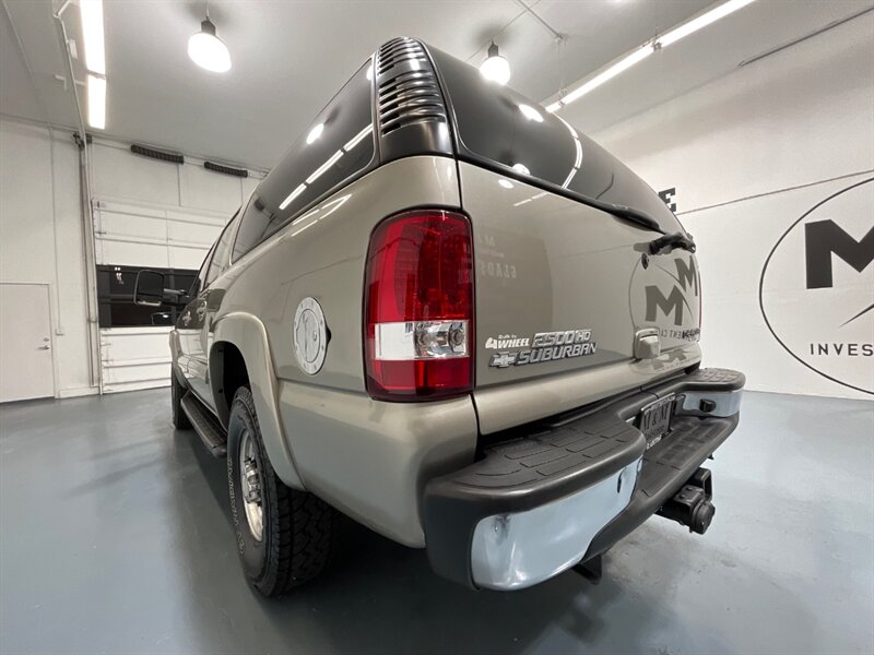 2002 Chevrolet Suburban 2500 LT 4X4 / 8.1L V8 / Leather / NEW TIRES / Sunroof / Heated Seats / 3RD ROW SEAT / ZERO RUST - Photo 54 - Gladstone, OR 97027