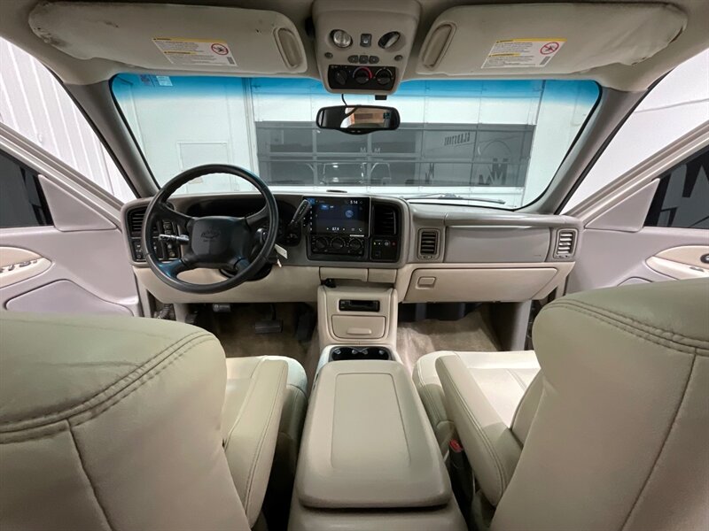 2002 Chevrolet Suburban 2500 LT 4X4 / 8.1L V8 / Leather / NEW TIRES / Sunroof / Heated Seats / 3RD ROW SEAT / ZERO RUST - Photo 40 - Gladstone, OR 97027