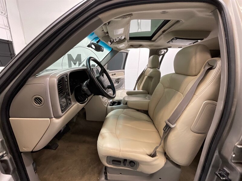 2002 Chevrolet Suburban 2500 LT 4X4 / 8.1L V8 / Leather / NEW TIRES / Sunroof / Heated Seats / 3RD ROW SEAT / ZERO RUST - Photo 9 - Gladstone, OR 97027