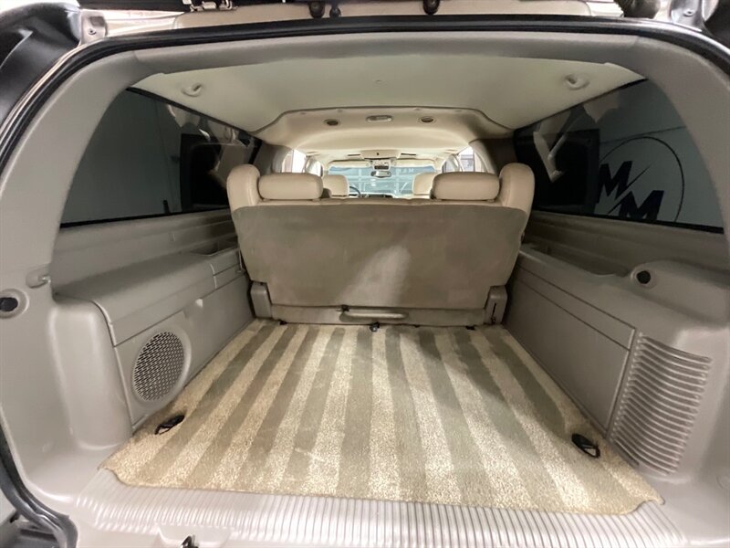 2002 Chevrolet Suburban 2500 LT 4X4 / 8.1L V8 / Leather / NEW TIRES / Sunroof / Heated Seats / 3RD ROW SEAT / ZERO RUST - Photo 12 - Gladstone, OR 97027