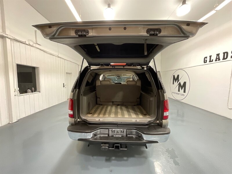 2002 Chevrolet Suburban 2500 LT 4X4 / 8.1L V8 / Leather / NEW TIRES / Sunroof / Heated Seats / 3RD ROW SEAT / ZERO RUST - Photo 43 - Gladstone, OR 97027