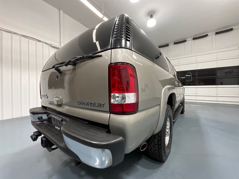 2002 Chevrolet Suburban 2500 LT 4X4 / 8.1L V8 / Leather / NEW TIRES / Sunroof / Heated Seats / 3RD ROW SEAT / ZERO RUST - Photo 55 - Gladstone, OR 97027