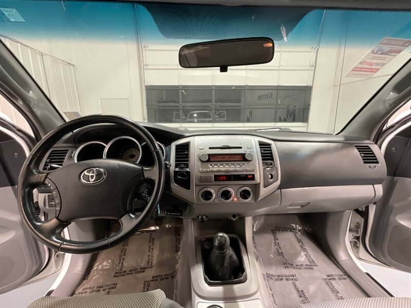 2006 Toyota Tacoma V6 Access Cab TRD OFF RD 4X4 /6-SPEED / LIFTED / NEW LIFT + NEW GOODYEAR TIRES + WHEELS / 1-OWNER LOCAL / ZERO RUST - Photo 16 - Gladstone, OR 97027