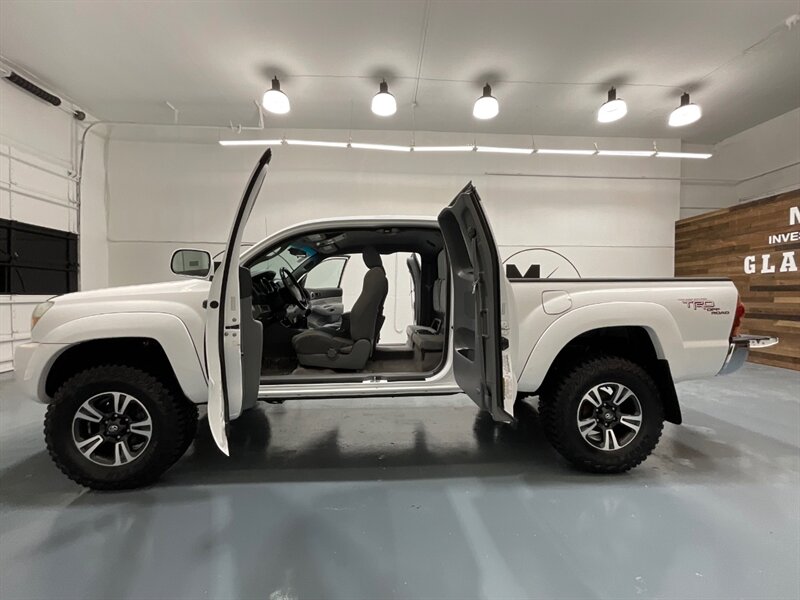 2006 Toyota Tacoma V6 Access Cab TRD OFF RD 4X4 /6-SPEED / LIFTED / NEW LIFT + NEW GOODYEAR TIRES + WHEELS / 1-OWNER LOCAL / ZERO RUST - Photo 11 - Gladstone, OR 97027