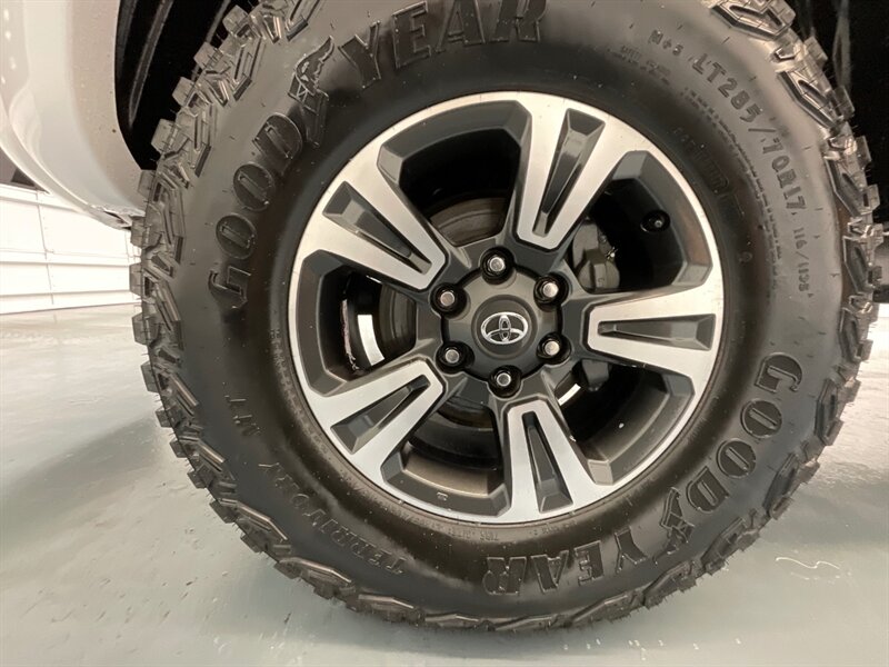 2006 Toyota Tacoma V6 Access Cab TRD OFF RD 4X4 /6-SPEED / LIFTED / NEW LIFT + NEW GOODYEAR TIRES + WHEELS / 1-OWNER LOCAL / ZERO RUST - Photo 43 - Gladstone, OR 97027