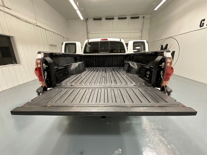 2006 Toyota Tacoma V6 Access Cab TRD OFF RD 4X4 /6-SPEED / LIFTED / NEW LIFT + NEW GOODYEAR TIRES + WHEELS / 1-OWNER LOCAL / ZERO RUST - Photo 10 - Gladstone, OR 97027